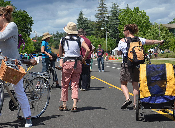 cyclists_milling_about